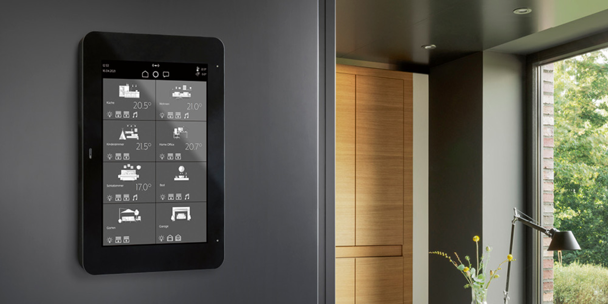 JUNG Smart Panel 8 bei Elektro Brehm GmbH in Alzenau-Hörstein